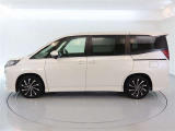両側パワースライドドア付きだから、狭い駐車スペースなどでの 乗り降りラクラク!小さなお子さまのいるご家庭には嬉しい装備。