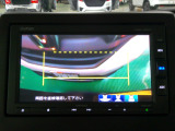 バックカメラの画像です。ガイドラインがスムースな車庫入れをサポートいたします。車庫入れの安心感がアップしますね。