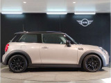☆MINIの車の始まりは大人四人がギリギリ乗れるコンパクトな車です!!今となっては3ナンバーですが、もともとは5ナンバーの車でした!!