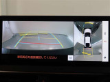パノラミックビューモニター付きです。車両を上から見たような映像をモニター画面に表示。運転席からの目視では見にくい、車両周辺の状況をリアルタイムでしっかり確認できます。