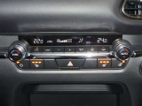 【エアコン/シートヒーター】オート式エアコンは操作性もバッチリ!運転席助手席にはシートヒーターが、座面と背もたれをすばやく温め、寒い時期にも快適な運転環境を提供します。