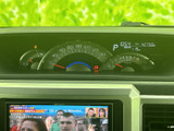 視認性の高いメーター類が、運転に必要な情報を分かりやすく表示。運転状況を一目で把握でき、安全運転をサポートします。