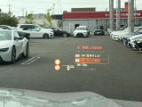 人気のヘッドアップディスプレイ!現在の車速、ナビゲーション・システムによるルート案内の矢印表示、チェック・コントロール、前車接近警告など、さまざまな情報をドライバーの視界内に直接表示いたします!