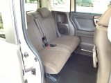 スライドドアなら狭い駐車場でもドアをぶつける心配がありません。ステップが低く乗り降りもしやすいです。