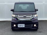 ディスチャージヘッドライト【HID】を装備していますのでとても明るく、夜間の走行や雨の日も安全・安心です。