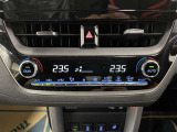 オートエアコン♪お好みの温度に設定するだけで車内を快適空間にしてくれますよ♪