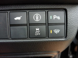 パーキングセンサーや横滑りを防ぐVSA等のスイッチ類は運転席の右側、手の届きやすい位置にあります。