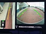 左サイドカメラとフロントカメラ運転席から死角となりやすい車両左前部分や前方部分もバッチリ見えます♪