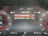 【BSW+BSL】死角になりやすい隣接レーンの後側方を走行する車両を検知すると、ドライバーに表示で知らせ、更に車線変更を開始した場合には、戻すような力を発生し車両との接触を回避するようアシストします。
