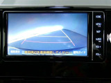 【バックカメラ】バックカメラ装着車です。バックする時に、後方の様子をナビ画面に表示します!慣れない駐車場での駐車や、せまい場所での車庫入れの時も、安全確認OK!思いがけずコツン!なんて事も防げますヨ