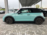 ソフトトップを閉じてもお洒落なスタイルは変わりません!