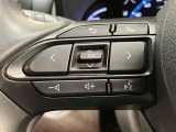【ステアリングスイッチ付ハンドル】ナビゲーションに視線を移さず、ハンドルから手を離さず、運転に集中したまま手元でオーディオ操作できます♪