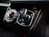CVT(無段変速)のオートマチックです。インパネシフトがとても使い易く足元がスッキリするので、空間が広く使えますね♪