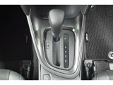 ハイブリッドカーですが運転操作は普通の車と変わりませんのでご安心ください。操作方法はスタッフが説明いたしますのでお気軽にご質問ください