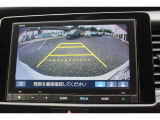 もちろんリアカメラも装備。安心、安全のために駐車時などの後方死角を減らします。また切り替えボタンを操作するとで、ノーマルビュー・ワイドビュー・トップダウンビューの切り替えが可能です!