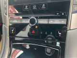 お好みの温度に合わせれば自動的に調節、オートエアコン装備。年中快適な車内。