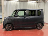 【スマートアシスト搭載車】 衝突回避支援ブレーキ機能(対車両・歩行者)、衝突警報機能(対車両・対歩行者)、誤発信抑制制御機能などの機能で安全な運転をサポートします。