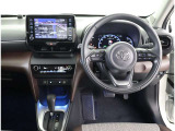 高いホールド性で運転姿勢が安定します。長距離ドライブでも疲れにくいのが魅力です。快適なドライビングライフをお送りください♪
