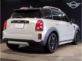 MINIのお車は、&ldquo;駆け抜ける歓び&rdquo;を体現しております。走行の安定性とコーナリングの良さを追求し、思い通りにハンドルの操作可能です。