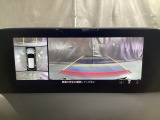 狭い場所での駐車やすれ違いなどでより的確な運転操作に役立つ360&deg;ビューモニターが装備されています。