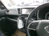 操作しやすい運転席廻り!操作パネルも使いやすい!!ドライブが楽しくなりますっ