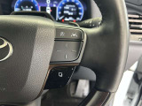 前方の車との車間を設定し、スピードを上げたり緩めたりを自動で行ってくれる追尾式の「レーダークルーズ」。上級装備の一つです!高級車にしかつかない嬉しい機能です。