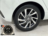 タイヤサイズは195/55R16!純正アルミホイール!残り溝は5ミリ程度!スペアタイヤ装着車!