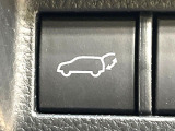 【パワーバックドア】スマートキーや運転席のボタンを押すだけでリアゲートが自動で開閉します!荷物を持っている時や、高い位置にあるバックドアを閉める際に便利な機能です♪