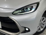 【LEDヘッドライト】悪天候や夜間走行時も良好な視界を確保し安心して運転できる高輝度LEDヘッドライトを装備!点灯速度が早く、消費電力も抑えられています。