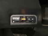 ハンドルの左下にETC2.0がついています。高速道路の料金所の通過も楽々です。カードの取り出しもしやすい場所についています。