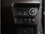 電動のスライドドアで楽々スムース!運転席から開閉の操作ができます!&スタートスイッチを押してエンジン始動ができるスマートキーが装備されています♪ポケットや鞄からキーを出さずに乗り込めます♪