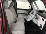 高いホールド性で運転姿勢が安定します。長距離ドライブでも疲れにくいのが魅力です。快適なドライビングライフをお送りください♪