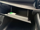 車検証などが収納できるグローブボックスも完備!