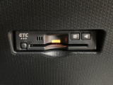 ETC車載器を装備!ステアリング装着のクルーズコントロールスイッチと併せて、高速道路などを快適に運転出来ます♪