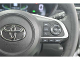 レーダークルーズコントロール(全車速追従機能付)付きです。車速に応じて追従支援してくれるので、ロングドライブも快適です。詳細は販売店スタッフまでおたずねください。