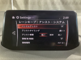 ハンドル操作をアシストすることにより車線からの逸脱回避を支援します。