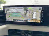 車庫入れが不安な方必見です!白線や車間を空から見下ろしたような画像で一目で分かって車庫入れも安心。周囲に動くものがあれば表示とブザーでお知らせしてくれるのでさらに安心です。