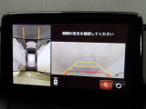 狭い場所での駐車やすれ違いなどでより的確な運転操作に役立つ360&deg;ビューモニターが装備されています。
