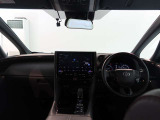 シンプルな運転席。運転は軽いハンドル回しで軽快なドライブを楽しめます