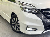 【LEDヘッドライト】悪天候や夜間走行時も良好な視界を確保し安心して運転できる高輝度LEDヘッドライトを装備!点灯速度が早く、消費電力も抑えられています。