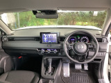 ご覧のように、視界が広く運転しやすいように設計されています。また、フルオートエアコンで快適です。