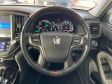【純正革巻きステアリング】上質な革を使用することで、手にしっかり馴染みとても運転しやすいハンドルです♪