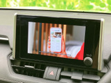見やすい地図画面で、スムーズなナビゲーションを実現。渋滞情報やルート検索など、運転に役立つ情報が満載です。安全運転をサポートします。