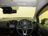 ドライバー目線で、使いやすく安全操作性と良好な視界を実現した運転席です。