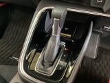 「e:HEV」は、モーター走行を中心にしながら電気エネルギーやエンジン動力を最も効率よく使い分けることができる賢いハイブリッドシステムです。サイドブレーキはスイッチ操作の電子制御パーキングブレーキです