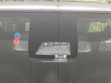 【トヨタセーフティセンス】走行中に前方の車両等を認識し、衝突しそうな時は警報とブレーキで衝突回避と被害軽減をアシスト。より安全にドライブをお楽しみいただけます。