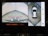 【パノラミックビューモニター】クルマを真上から見下ろした視点で駐車をサポートします!クルマの斜め後ろや真横など、いち早く障害物に気が付くことができます