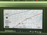 鮮明な地図表示で、スムーズな目的地設定をサポート。運転に集中しながら、快適なカーナビゲーションを体験してください。