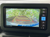 後方の状況を画面で確認できるので、狭い場所での駐車も安心です。安全な運転をサポートする、頼れる機能です。