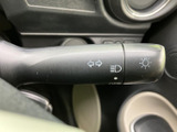 操作しやすい位置に配置されたウインカーレバー。スムーズな操作で、安全な車線変更をサポートします。